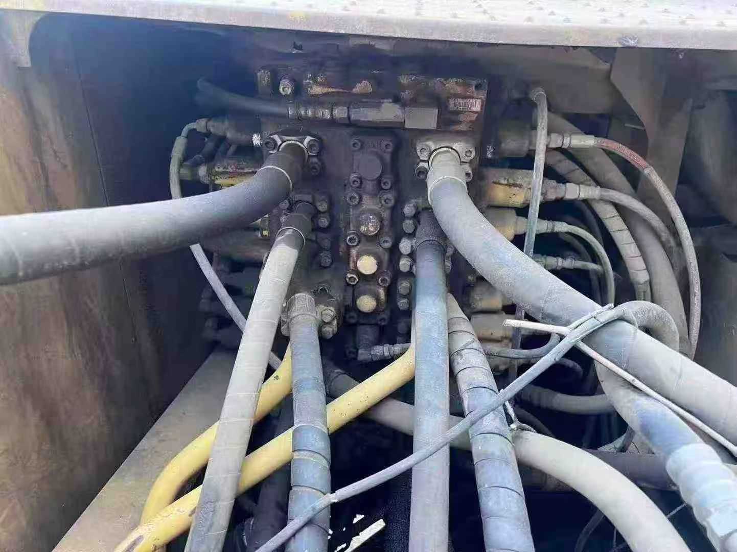 Used Komatsu PC200-8 Excavator 2011 Model / 4