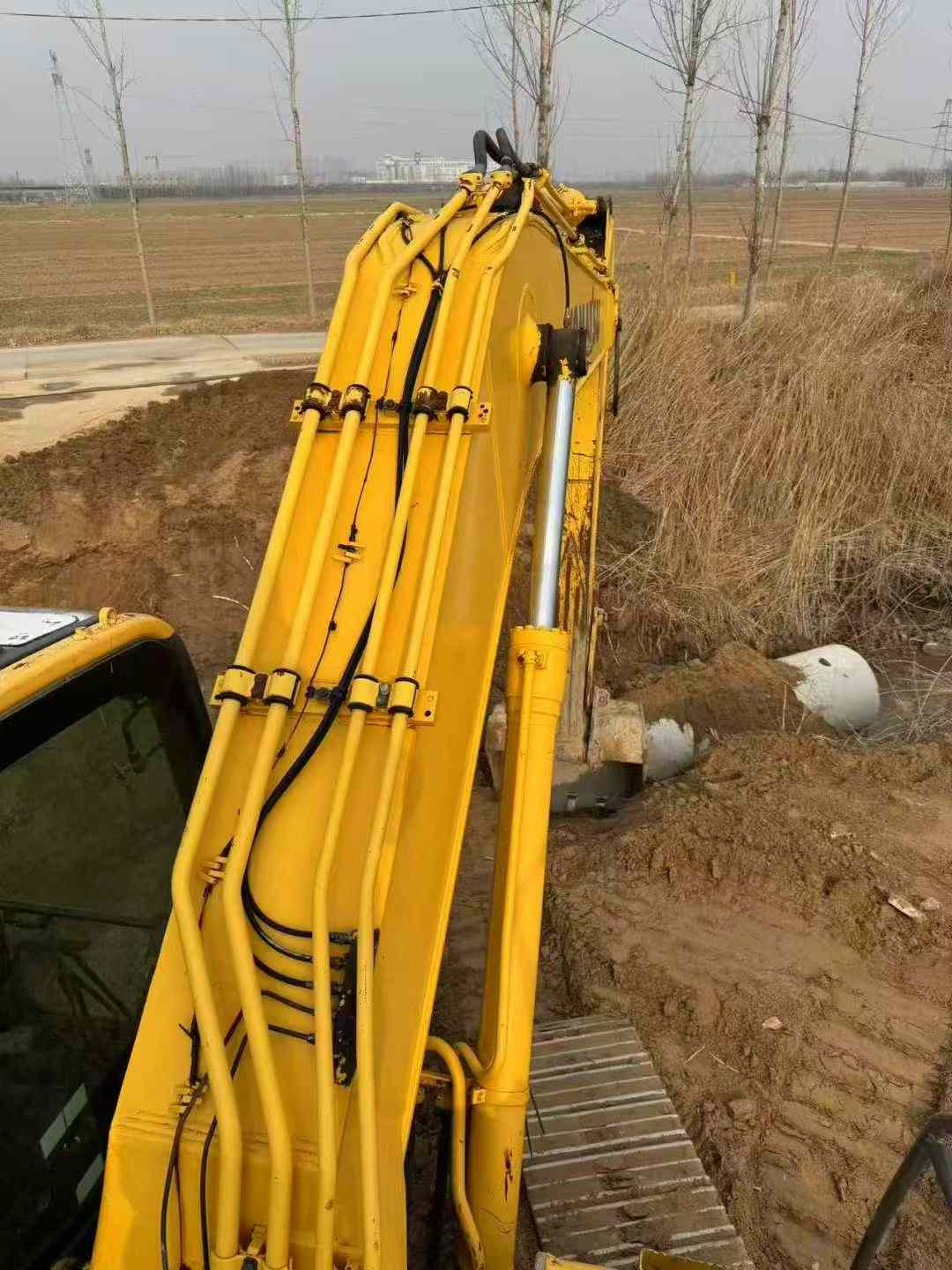 Used Komatsu PC200 Excavator 2015 Model / 3