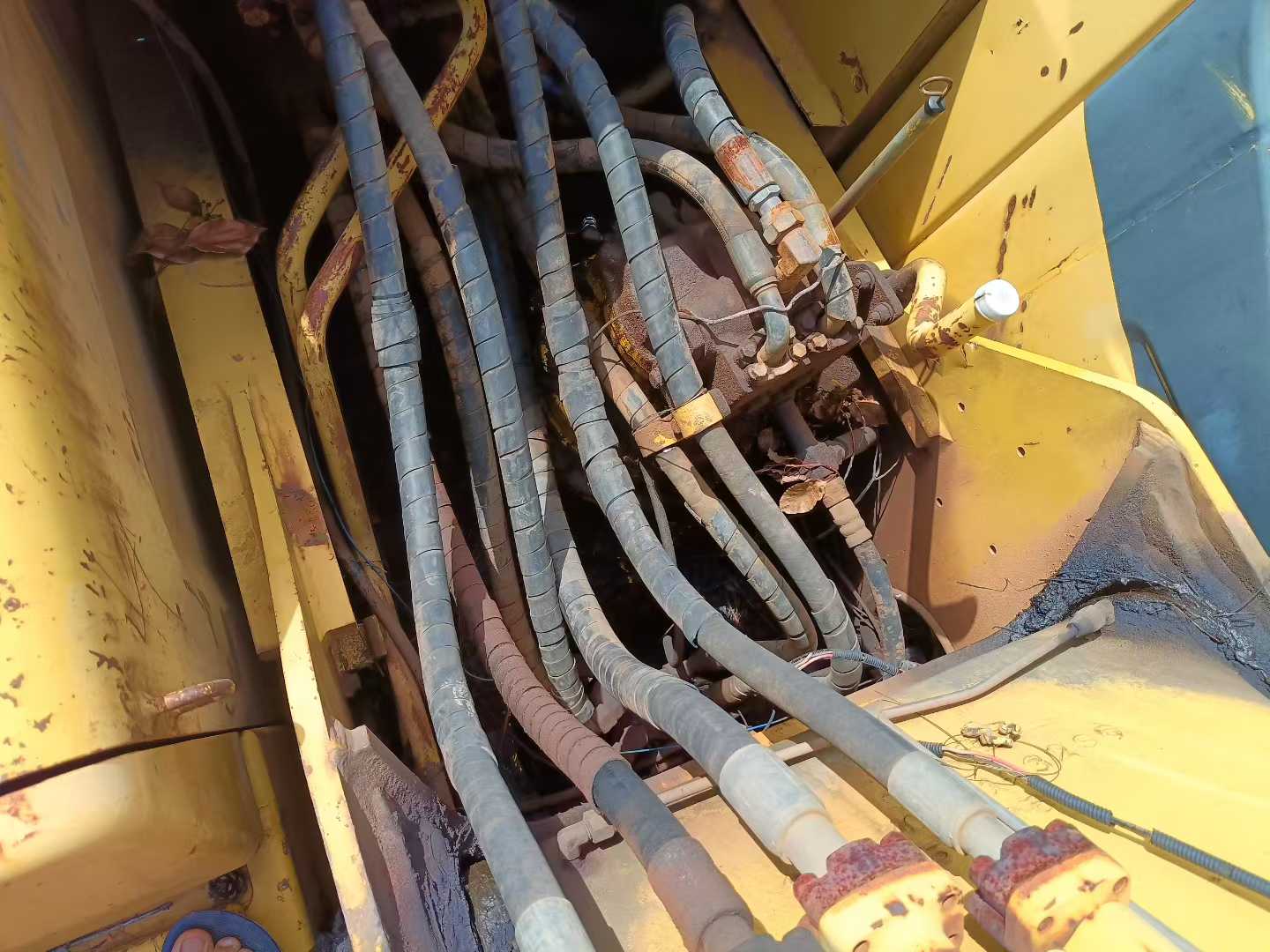 Used Komatsu PC200 Excavator 2015 Model / 4