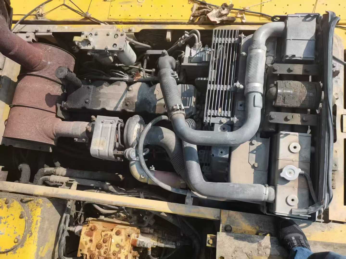 Used Komatsu PC220-8 Excavator 2016 Model / 7