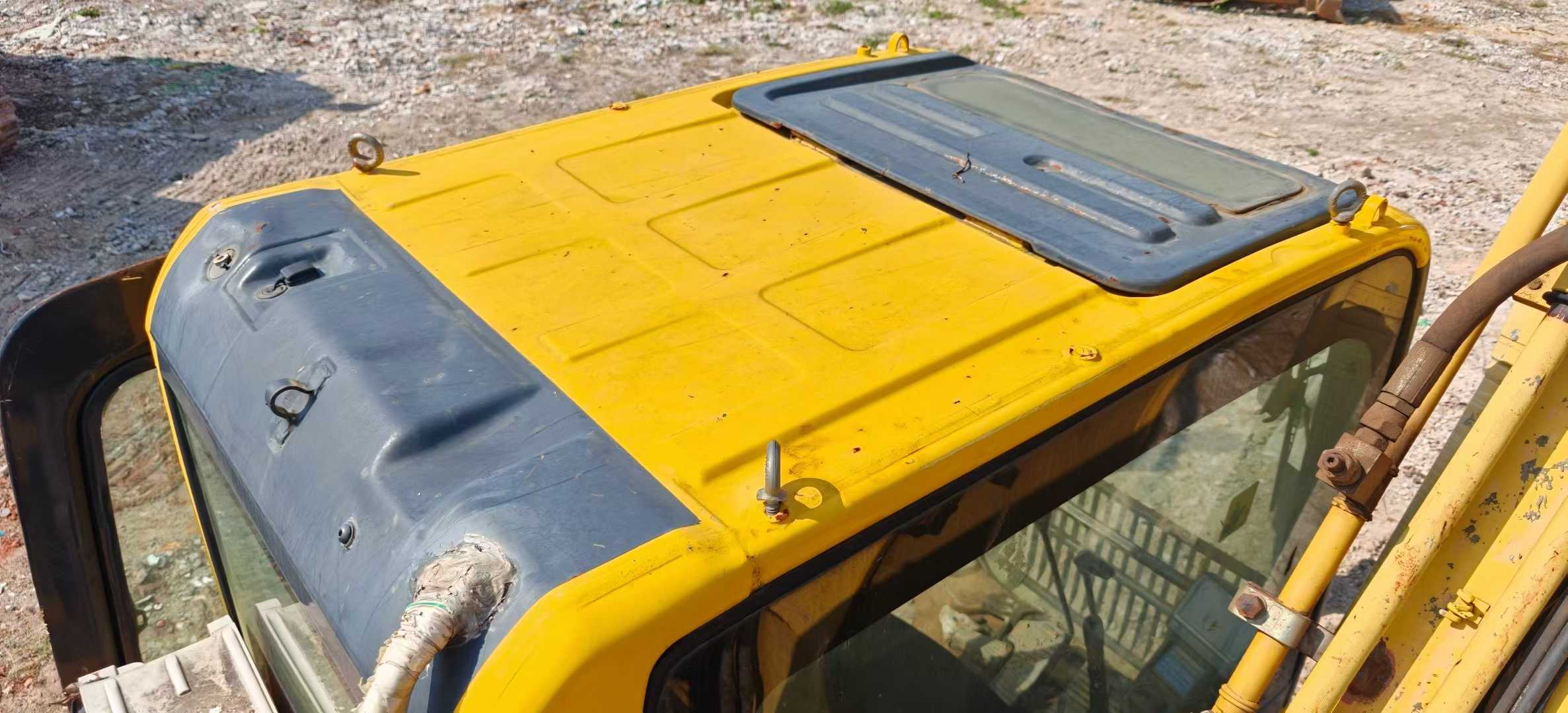 Used Komatsu PC220-8 Excavator 2016 Model / 9