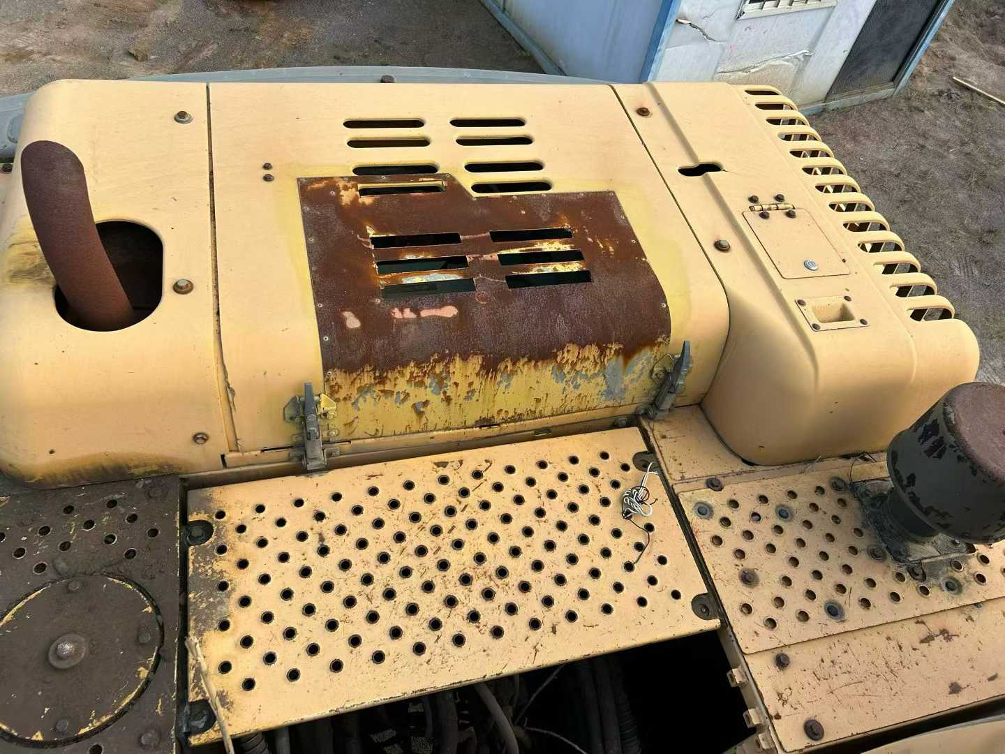 Used Volvo EW210C Excavator 2010 Model / 9