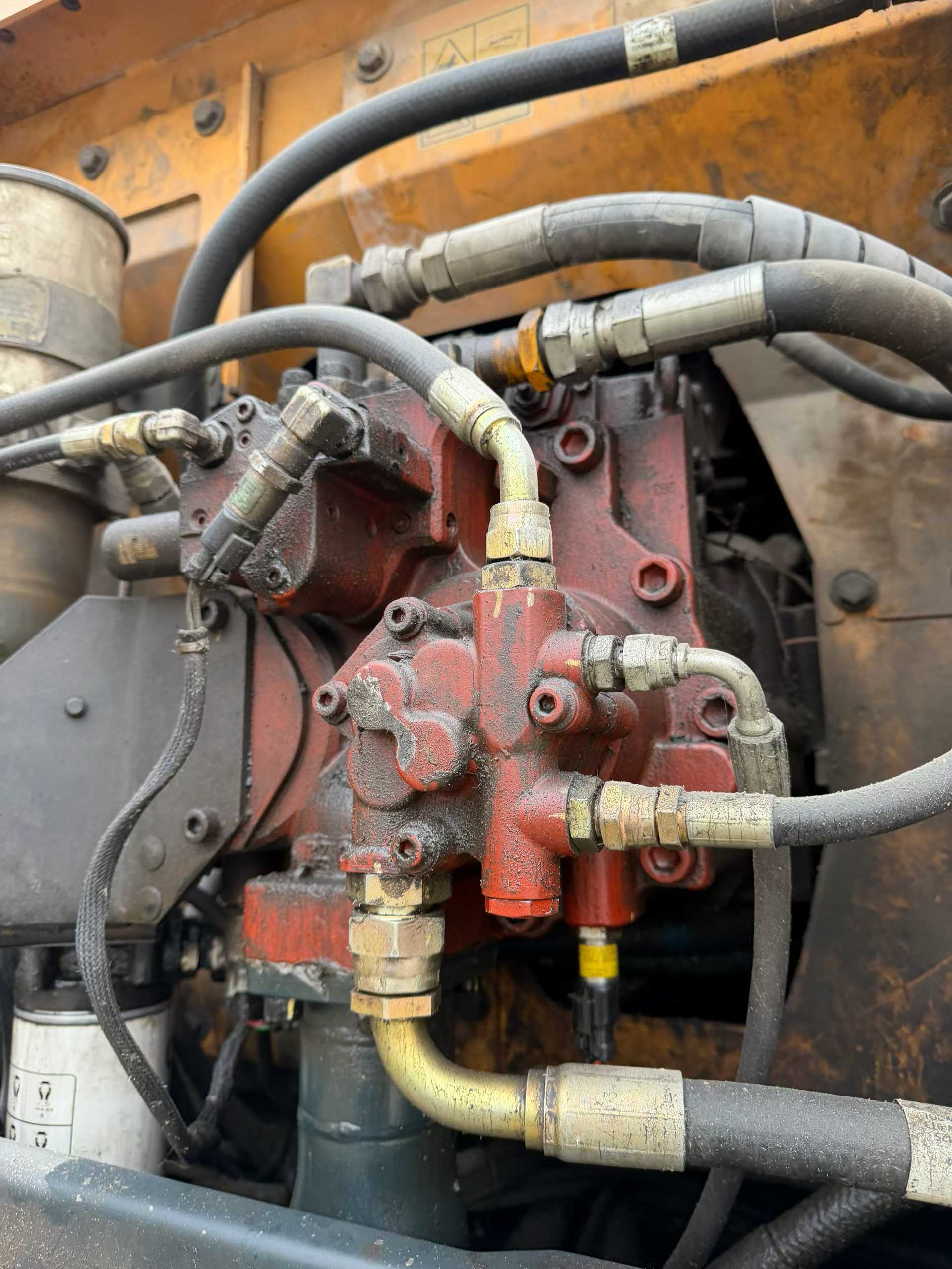 Used Hyundai R210WVS Excavator 2018 Model / 6