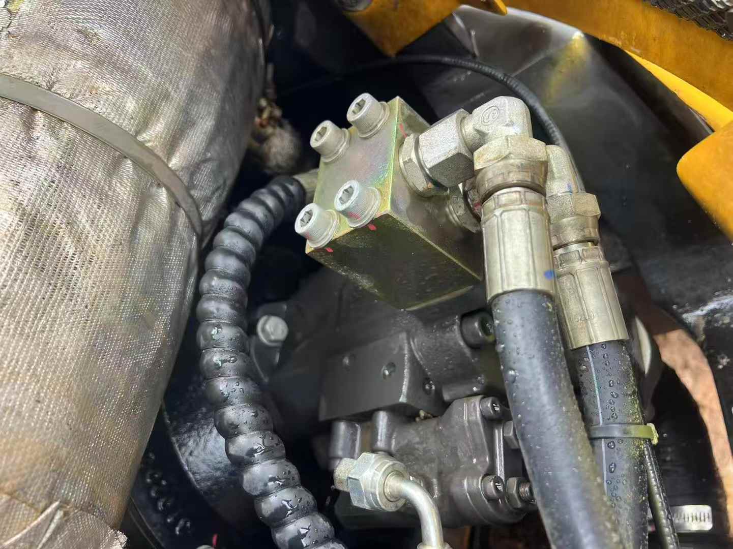 Used XCMG XE35U Excavator 2021 Model / 3