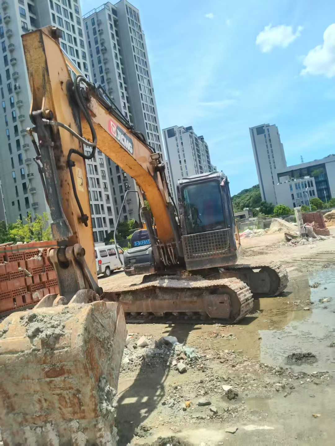 Used XCMG XE135GA Excavator 2020 Model / 3