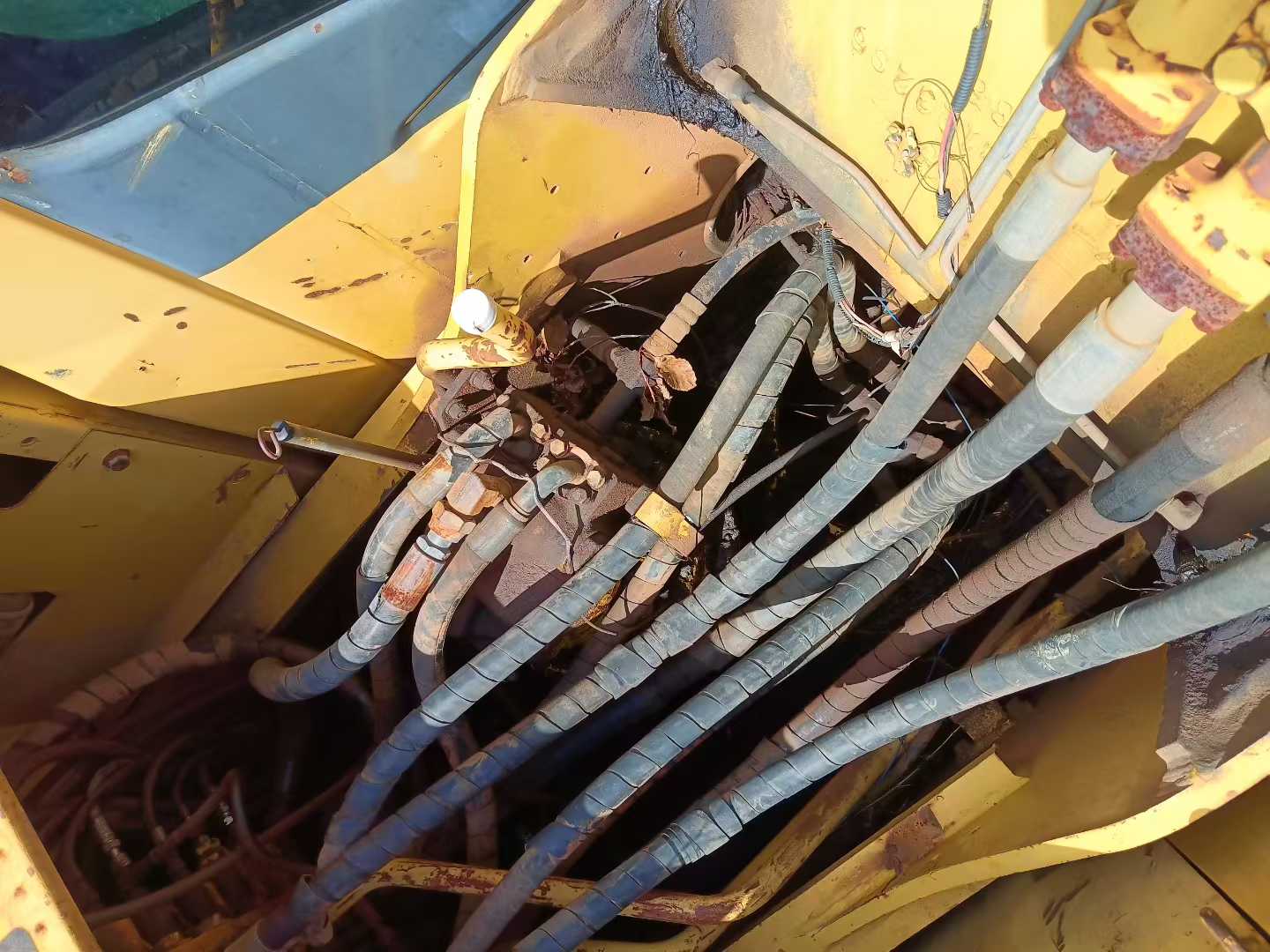 Used Komatsu PC200-8 Excavator 2015 Model / 8