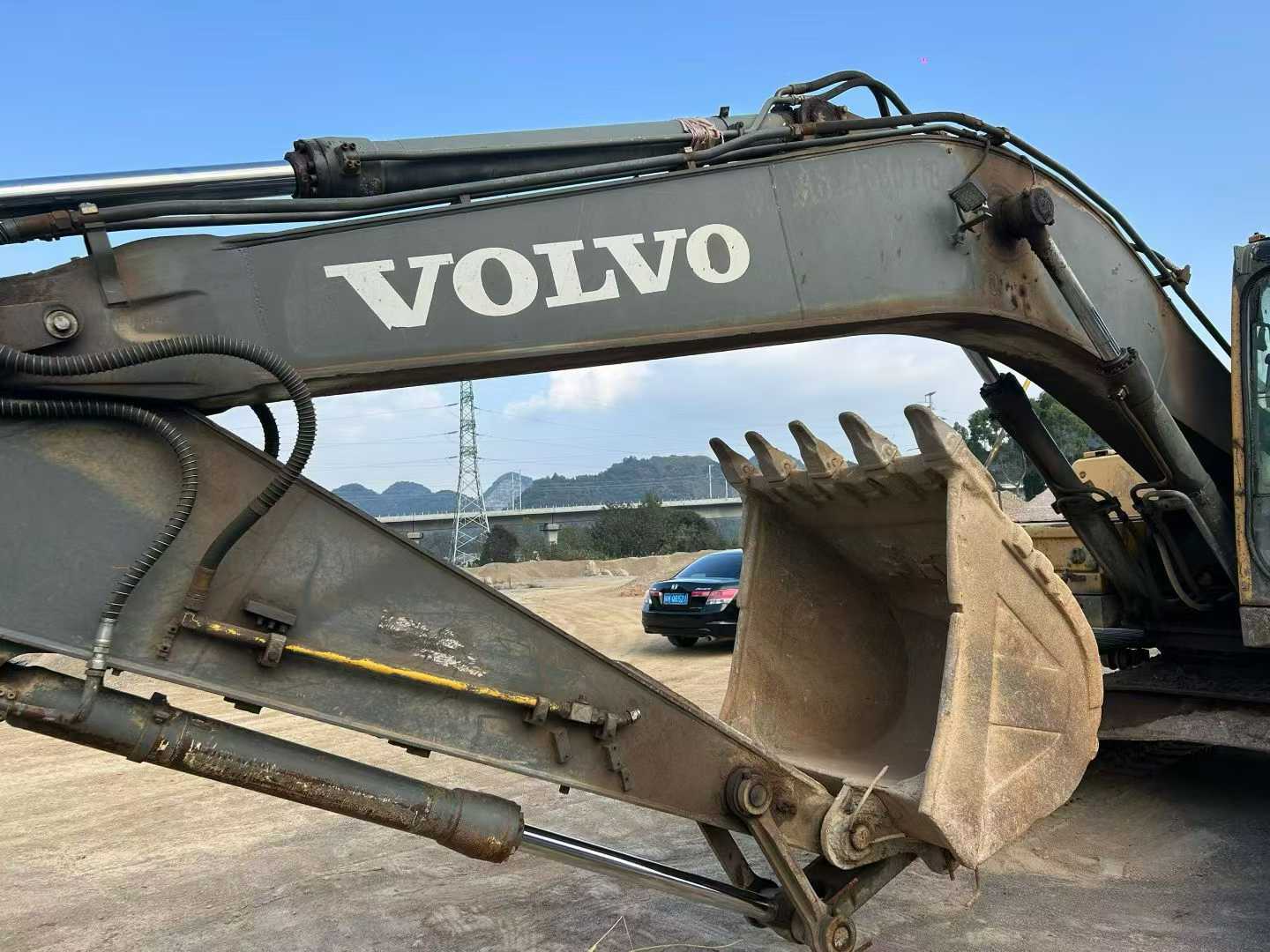 Used Volvo EW210C Excavator 2010 Model / 4