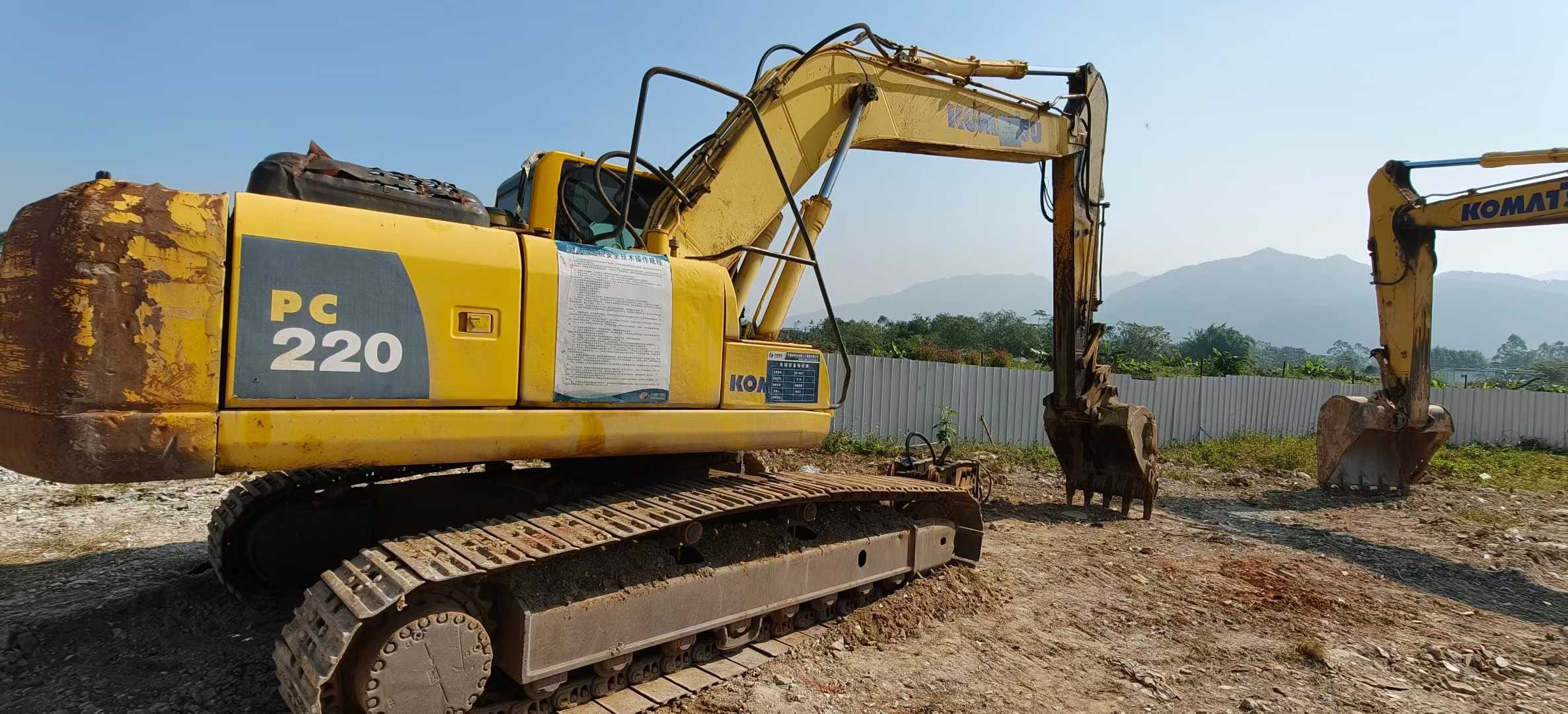 Used Komatsu PC220-8 Excavator 2016 Model