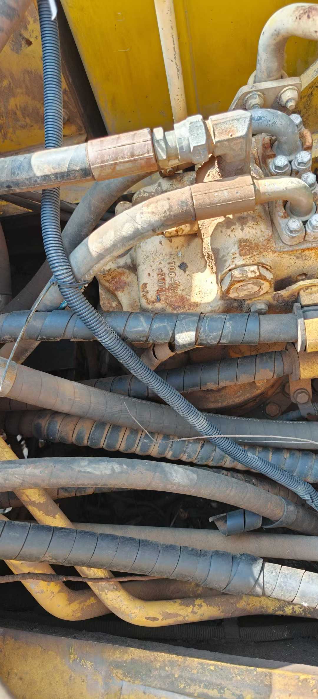 Used Komatsu PC220-8 Excavator 2016 Model / 8