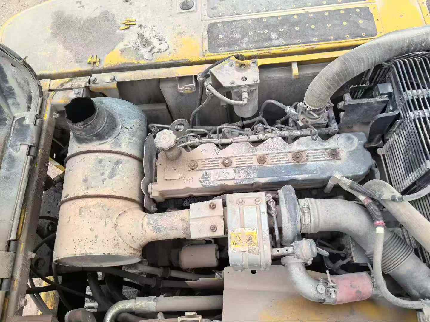 Used Komatsu PC220 Excavator 2020 Model / 4