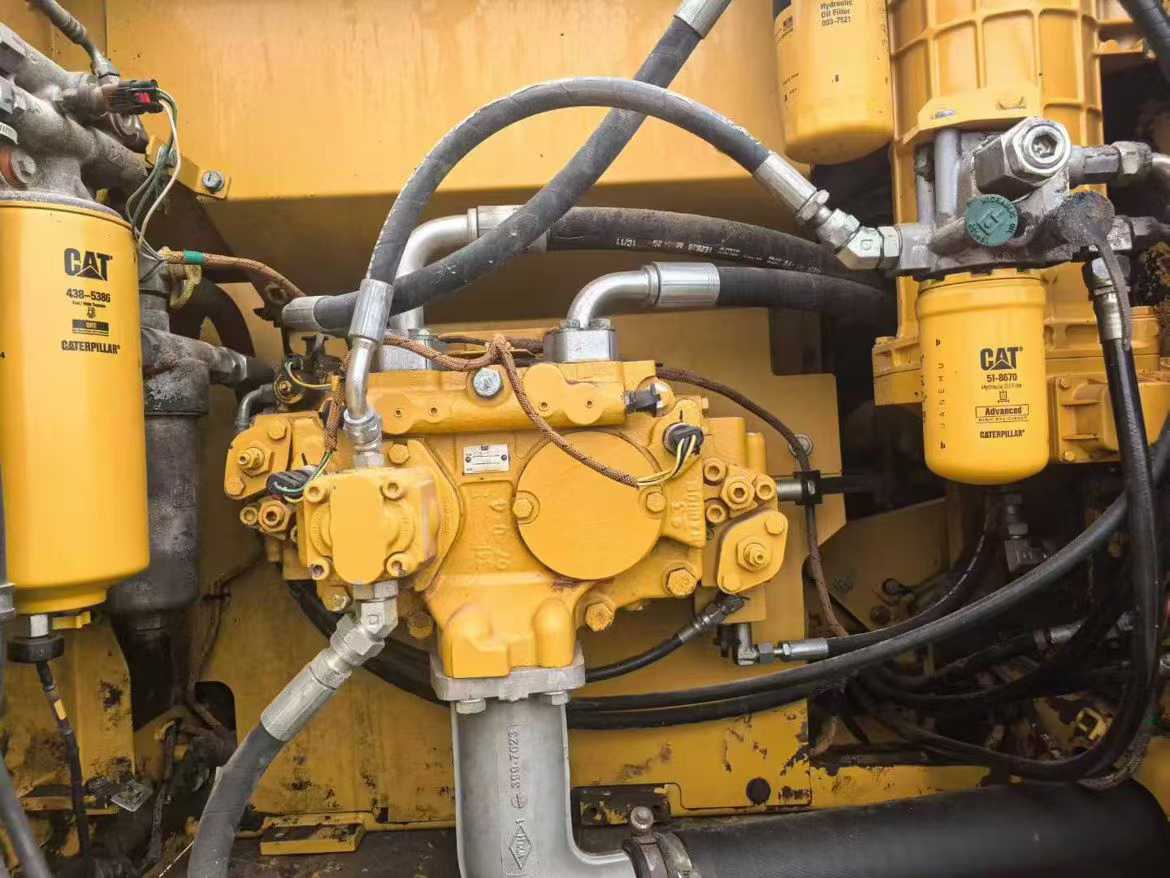 Used Caterpillar 323 Excavator 2017 Model / 8