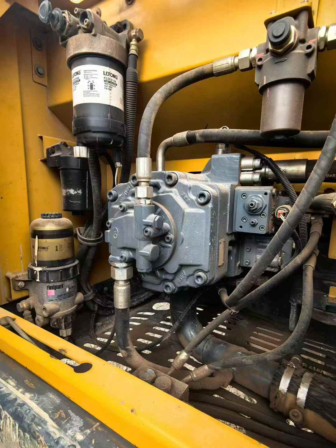 Used XCMG XE205GH Excavator 2021 Model / 4