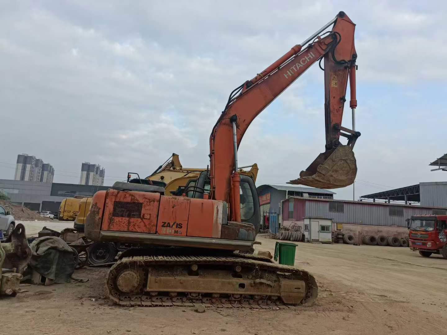 Used Hitachi ZX210-3G Excavator 2011 Model / 9