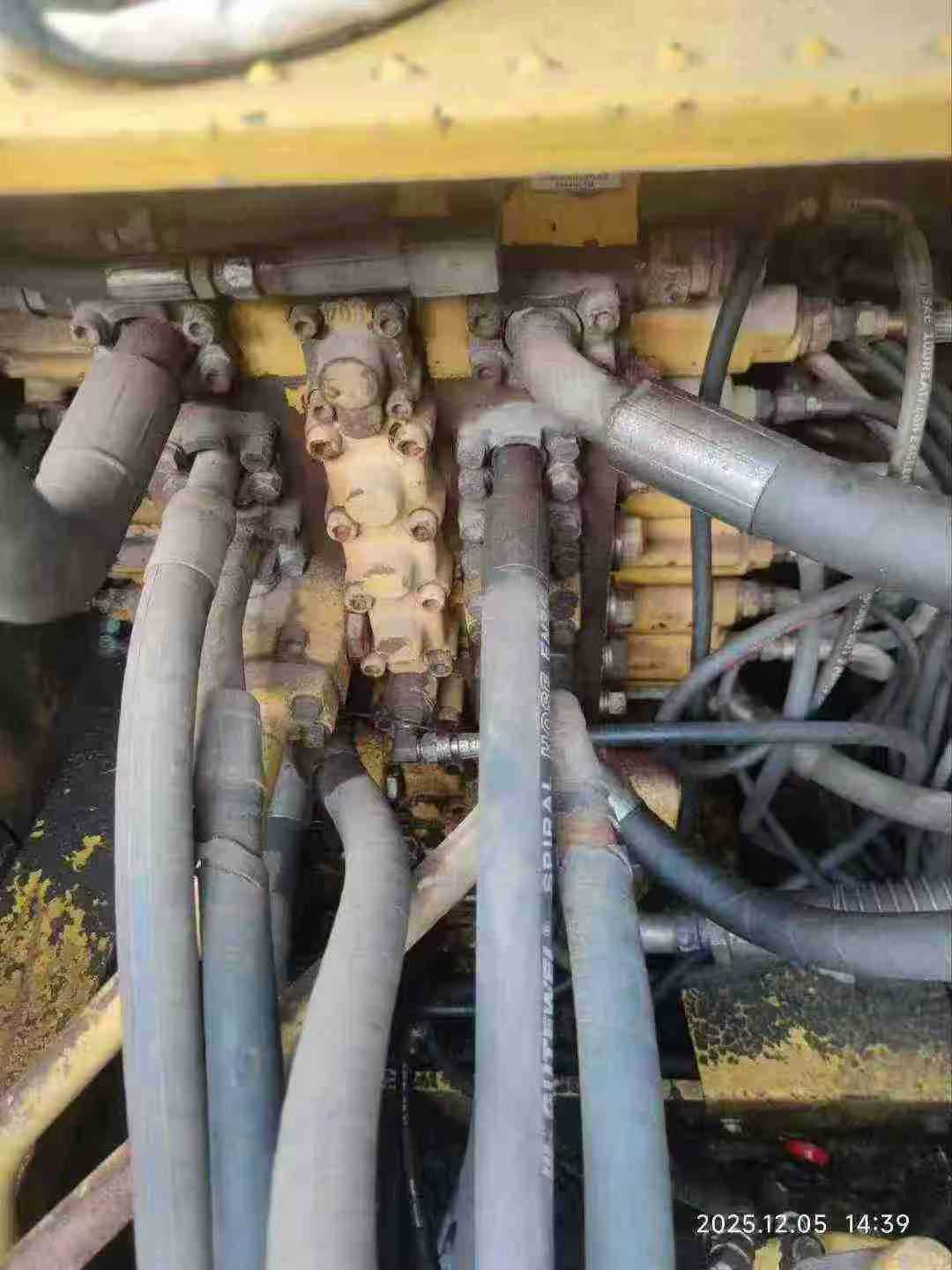 Used Komatsu PC220-8 Excavator 2016 Model / 4