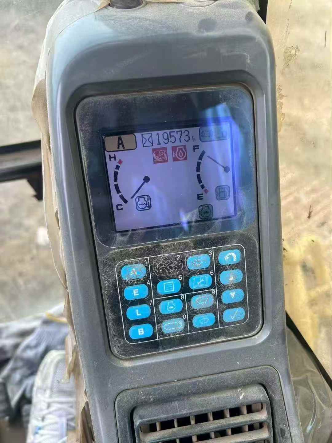 Used Komatsu PC200 Excavator 2016 Model / 5