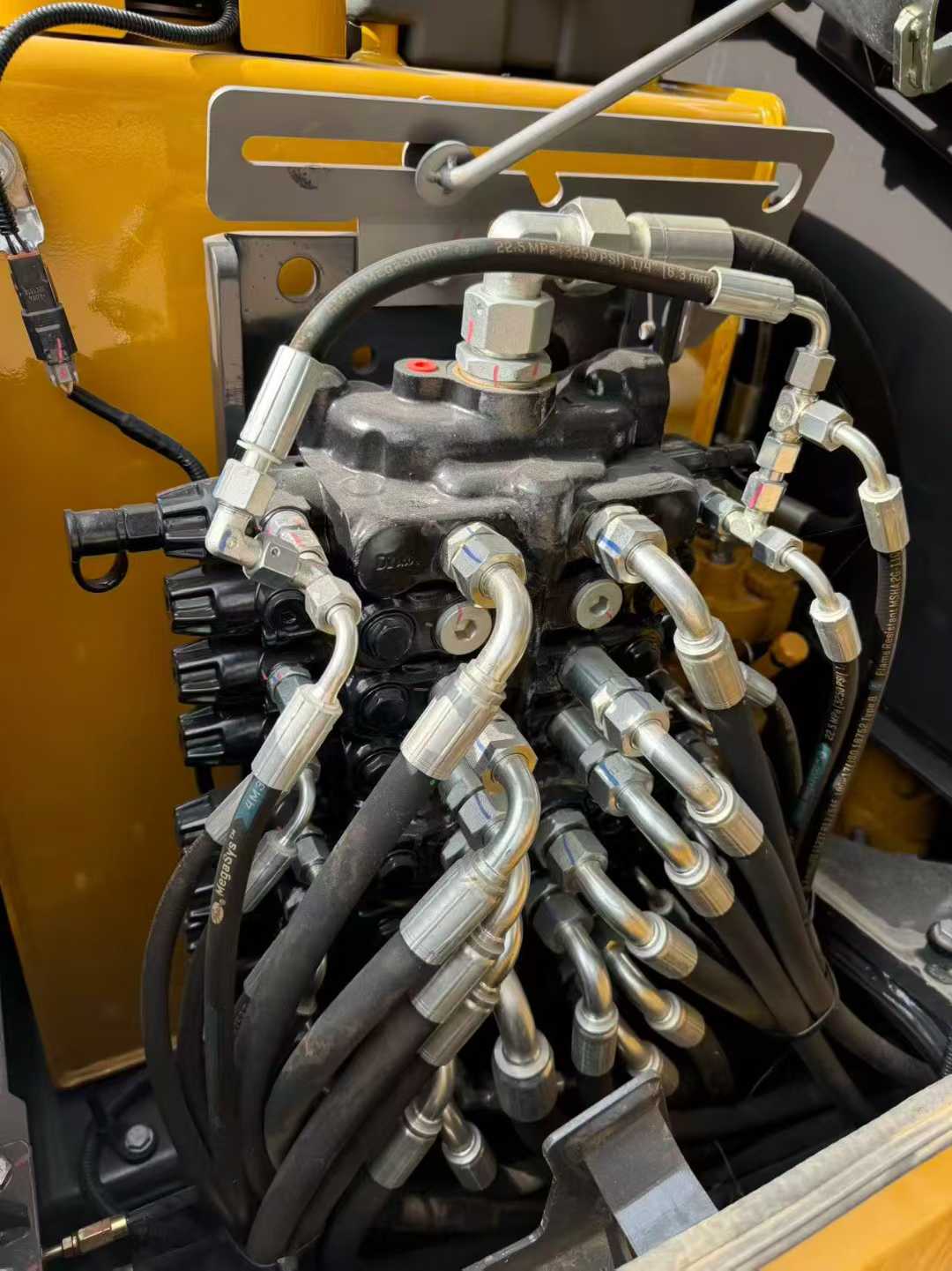 Used XCMG ZL60G Excavator 2024 Model / 6