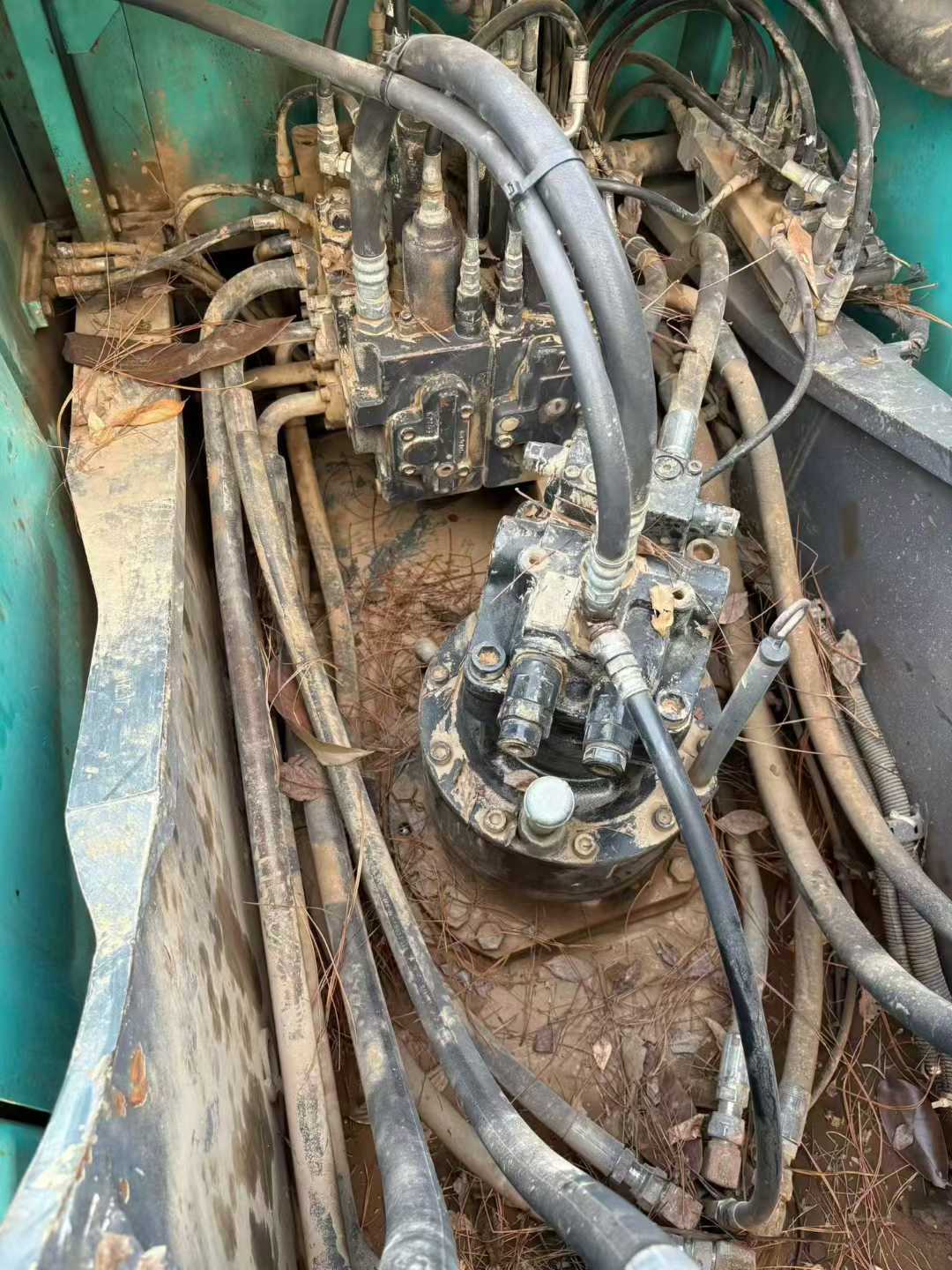 Used Kobelco SK210 Excavator 2015 Model / 6