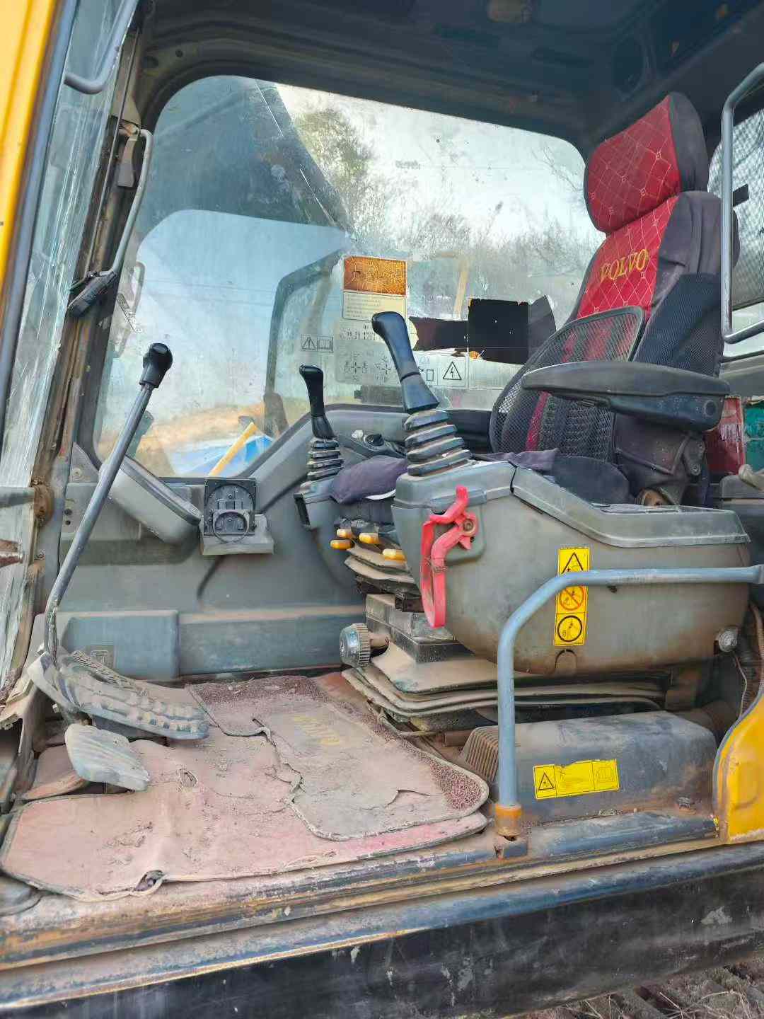 Used Volvo EW210C Excavator 2011 Model / 6