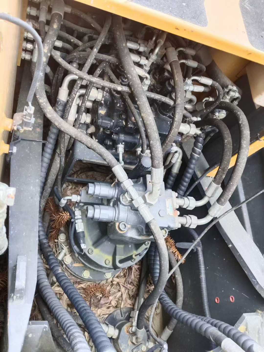 Used XCMG LW220 Excavator 2022 Model / 4