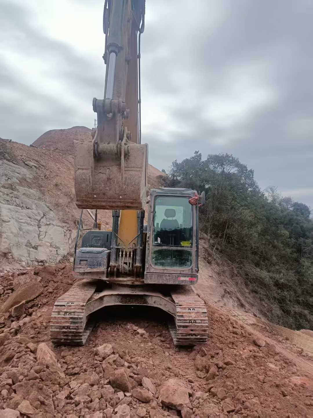 Used XCMG XE135D Excavator 2021 Model / 3