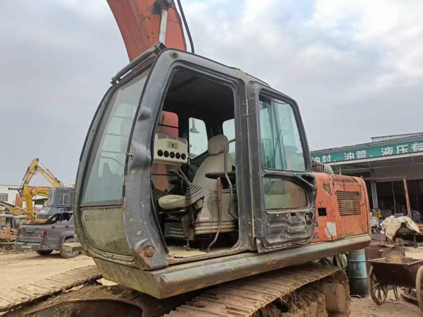 Used Hitachi ZX210-3G Excavator 2011 Model