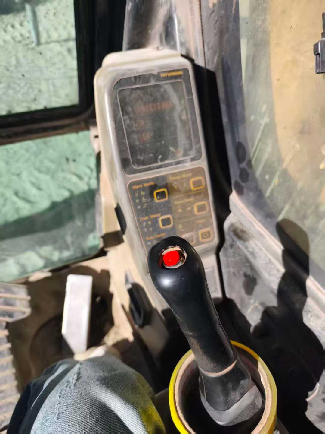 Used Hyundai R225-7 Excavator 2016 Model / 4