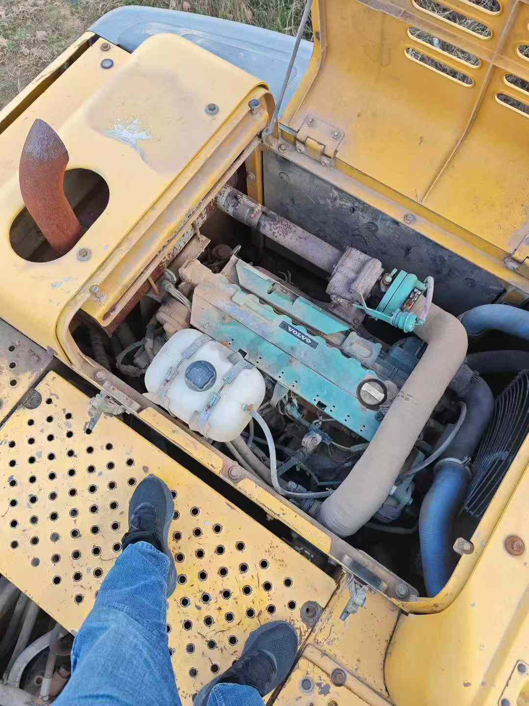 Used Volvo EW210C Excavator 2011 Model / 3