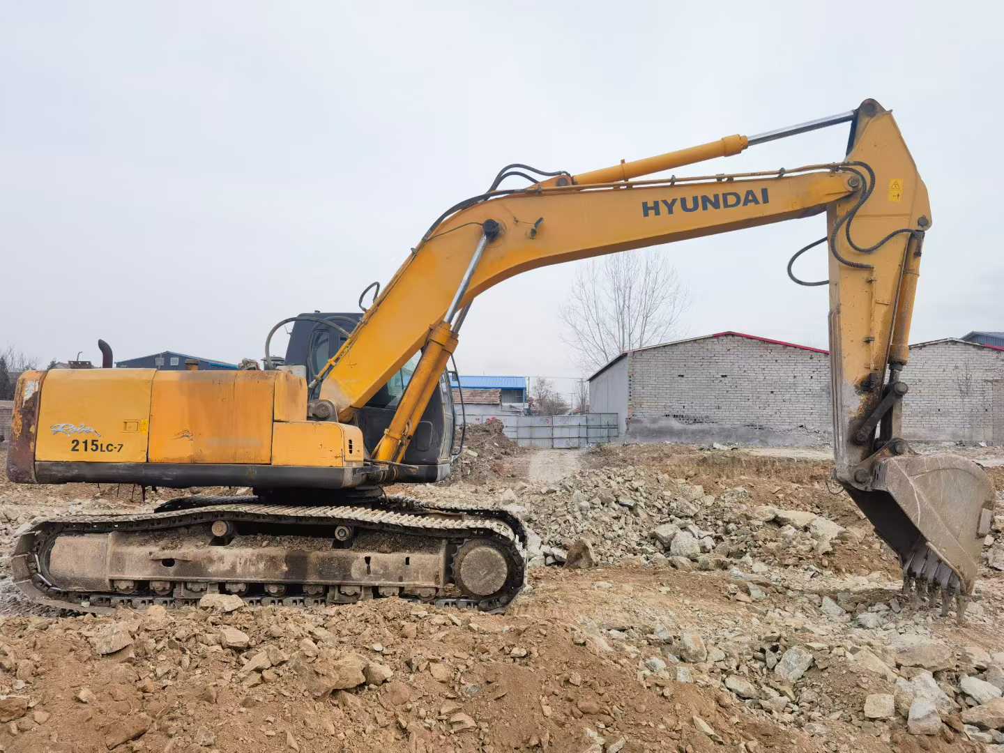 Used Hyundai R225-7 Excavator 2010 Model / 4