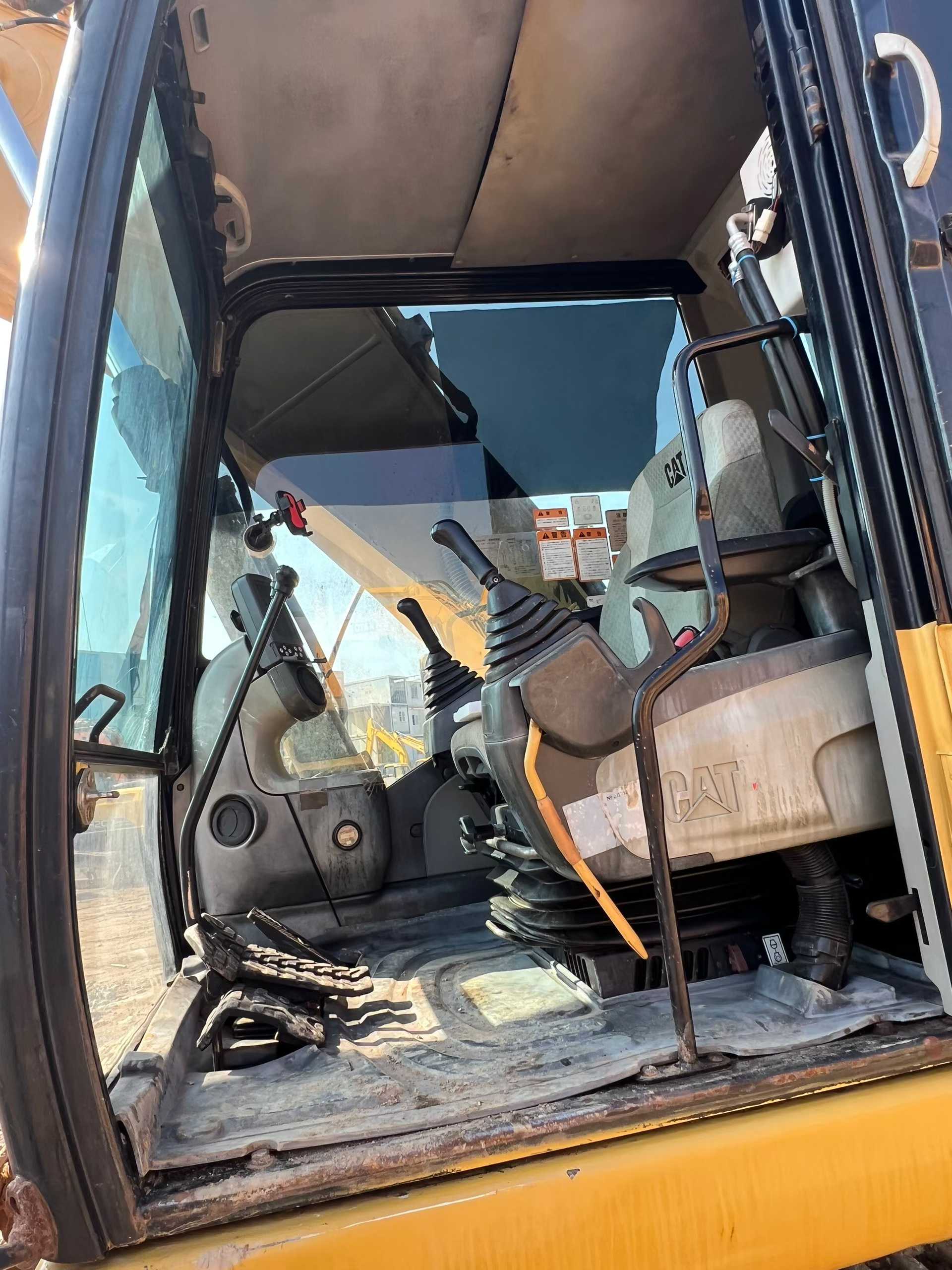 Used Caterpillar 320D Excavator 2016 Model / 7