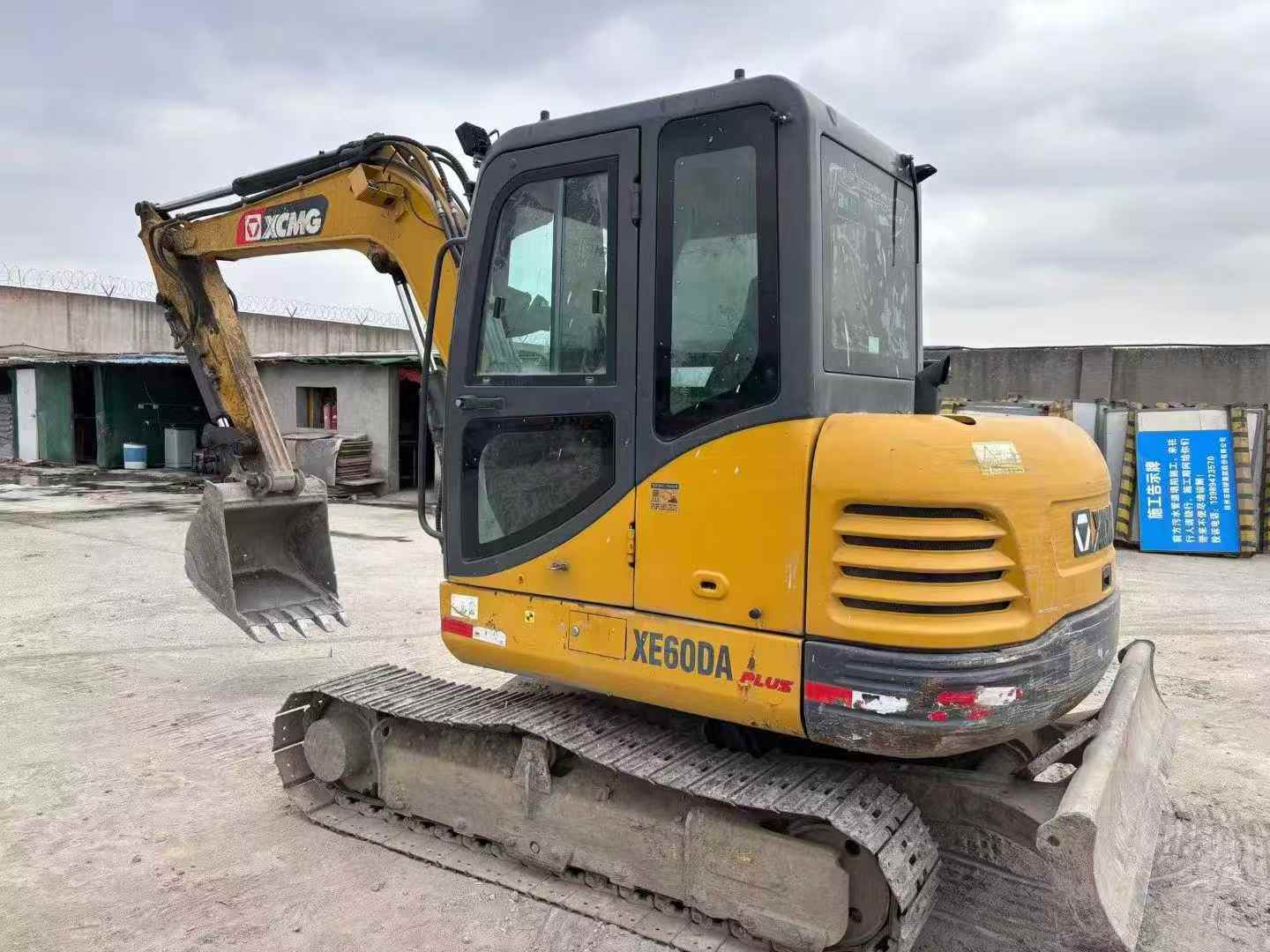 Used XCMG XE60 Excavator 2021 Model / 3