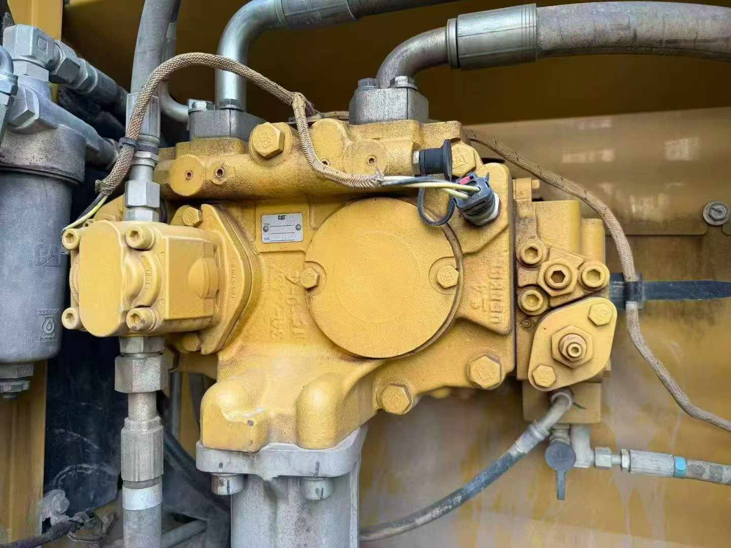 Used Caterpillar 330L Excavator 2016 Model / 3