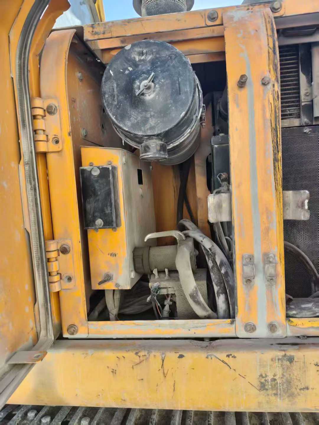 Used Hyundai R225-7 Excavator 2016 Model / 7