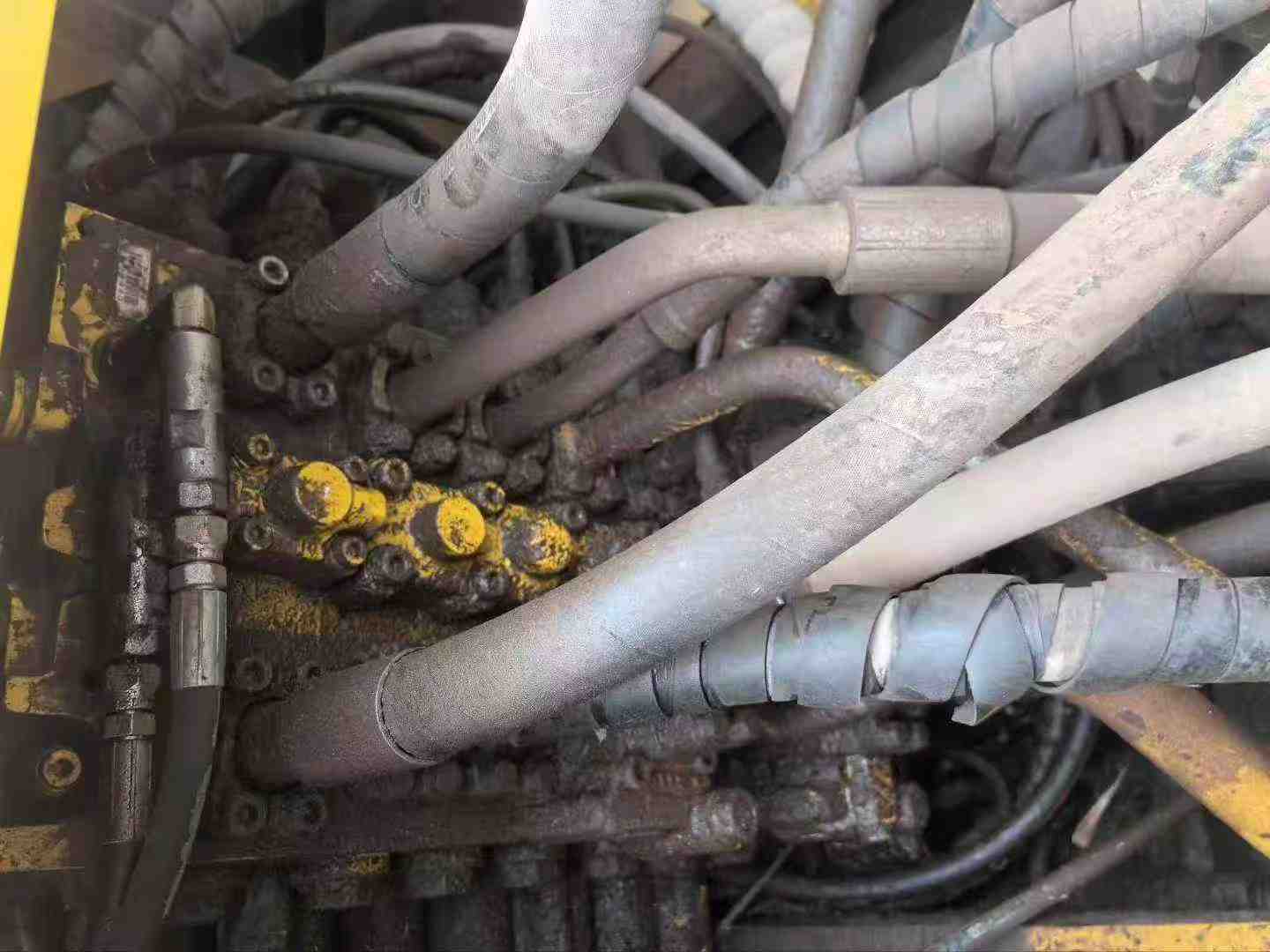 Used Komatsu PC220 Excavator 2020 Model / 4