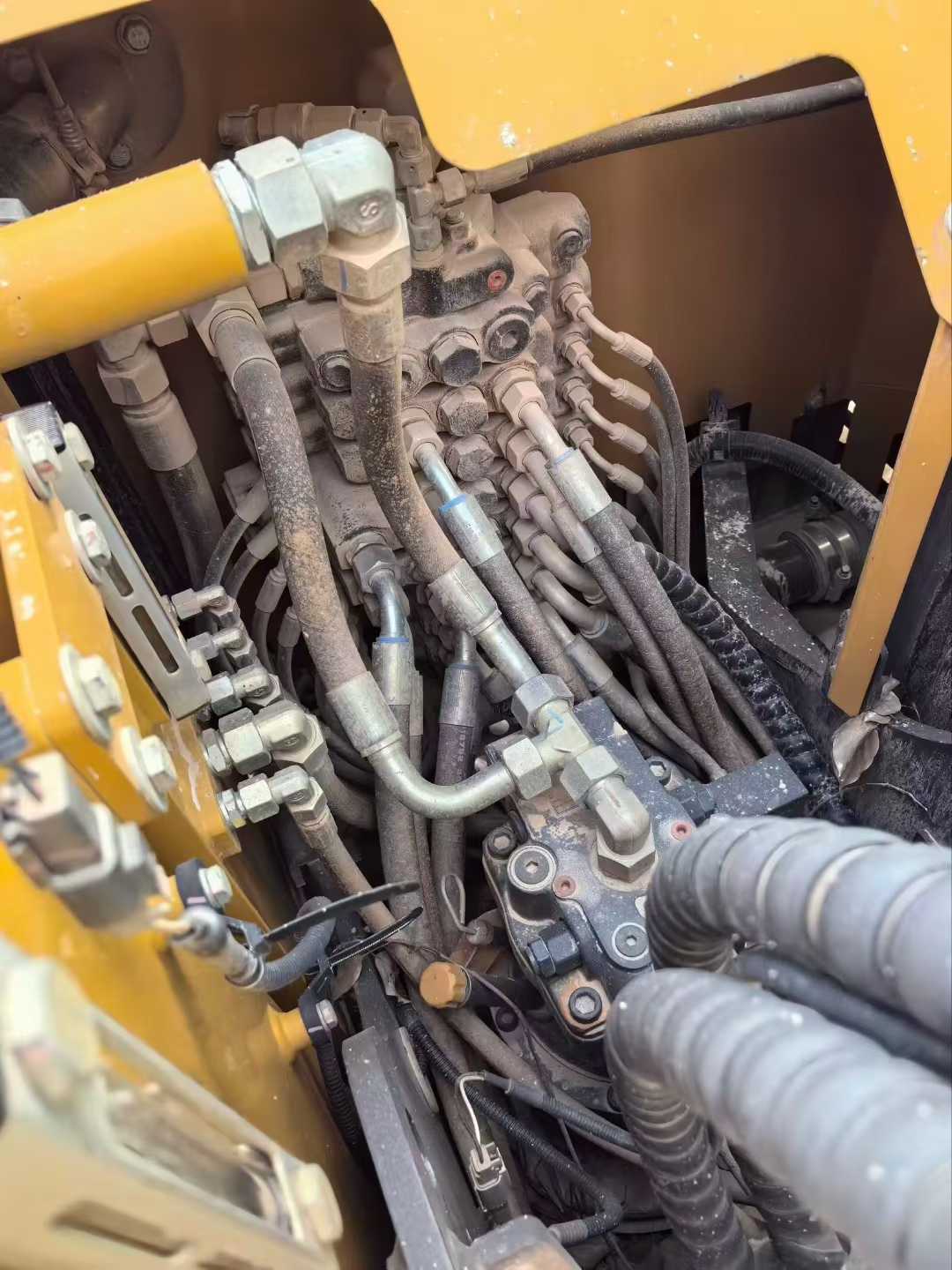 Used XCMG XE75WD Excavator 2023 Model / 4