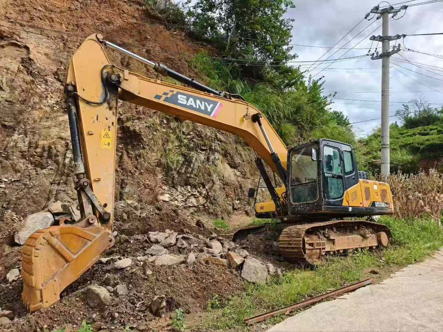 Used Sany SY200C Excavator 2016 Model / 2