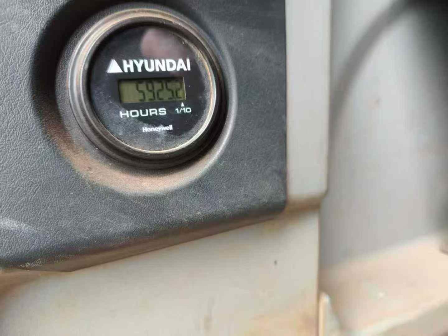 Used Hyundai R215VS Excavator 2021 Model / 4