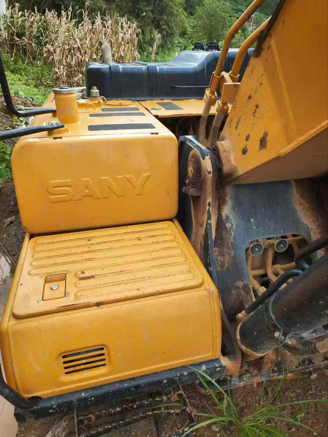 Used Sany SY200C Excavator 2016 Model / 4