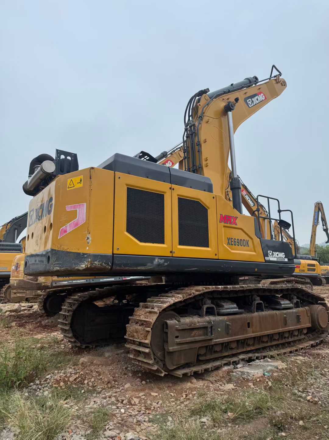 Used XCMG XE690DK MAX Excavator 2022 Model / 4