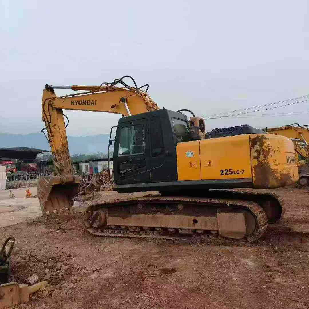 Used Hyundai R225-7 Excavator 2014 Model