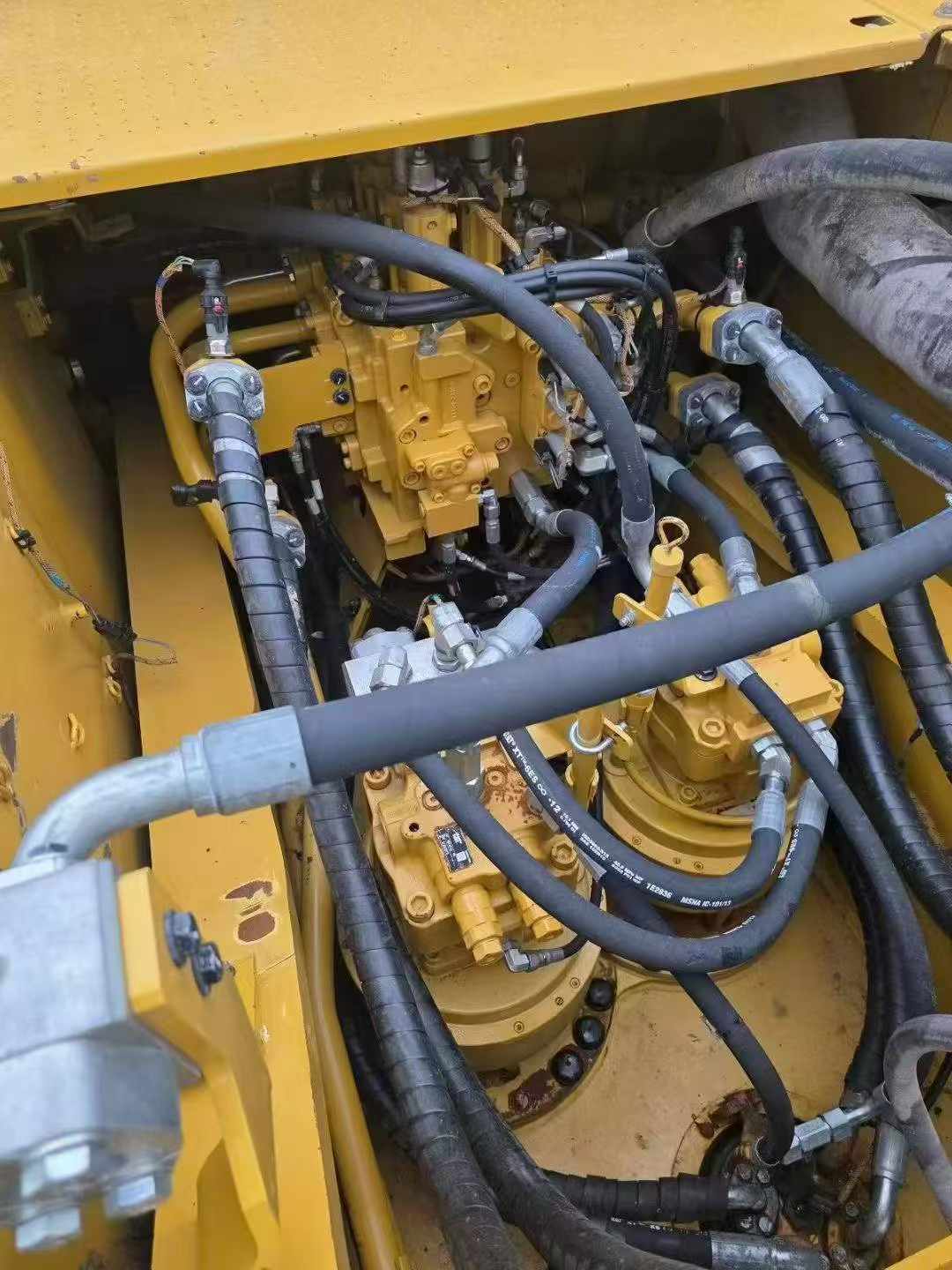 Used Caterpillar 215 Excavator 2022 Model / 9