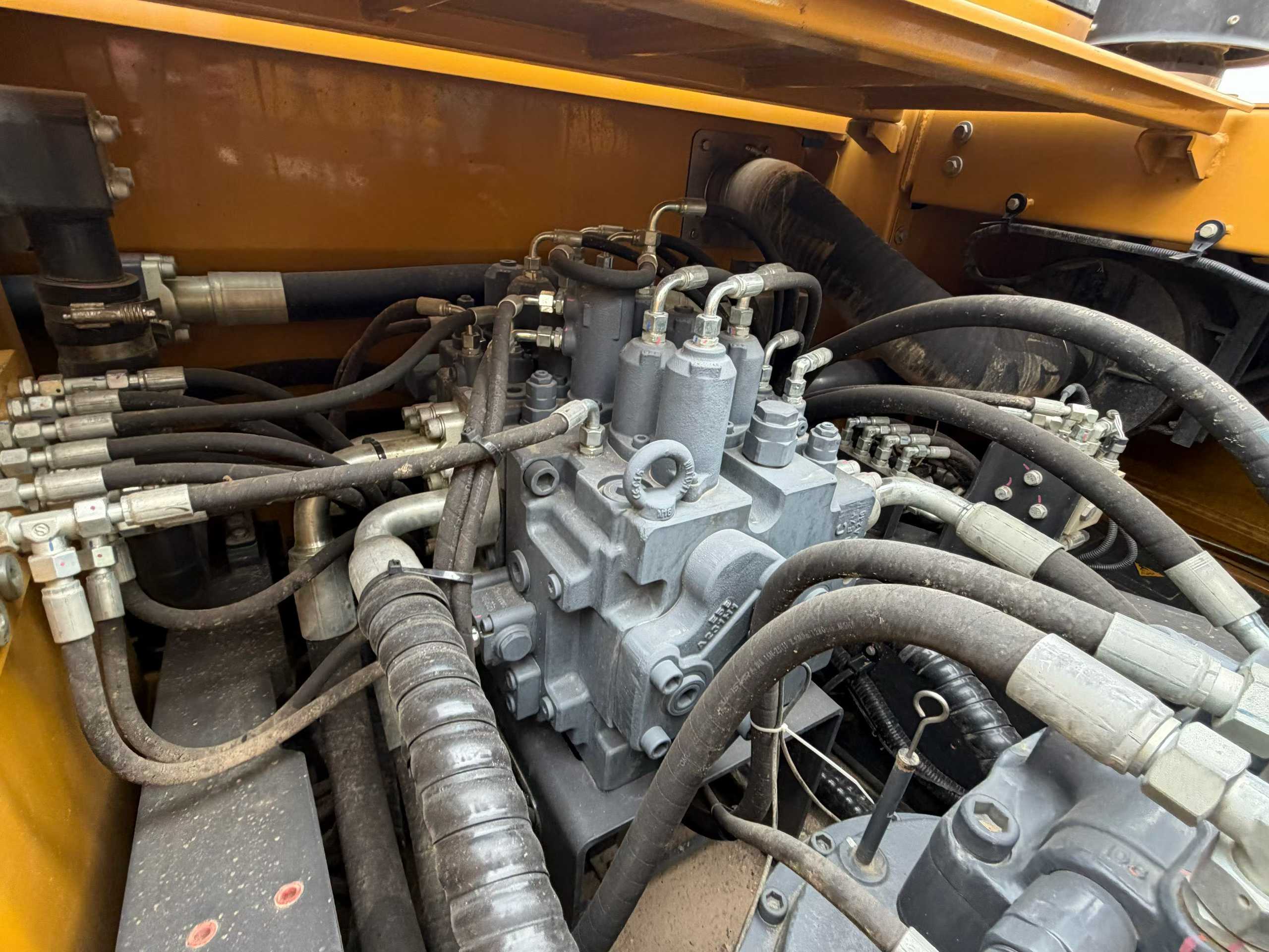 Used XCMG XE80 Excavator 2016 Model / 4