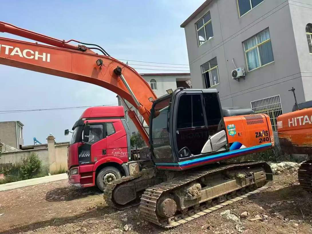 Used Hitachi ZAXIS200 Excavator 2020 Model / 2