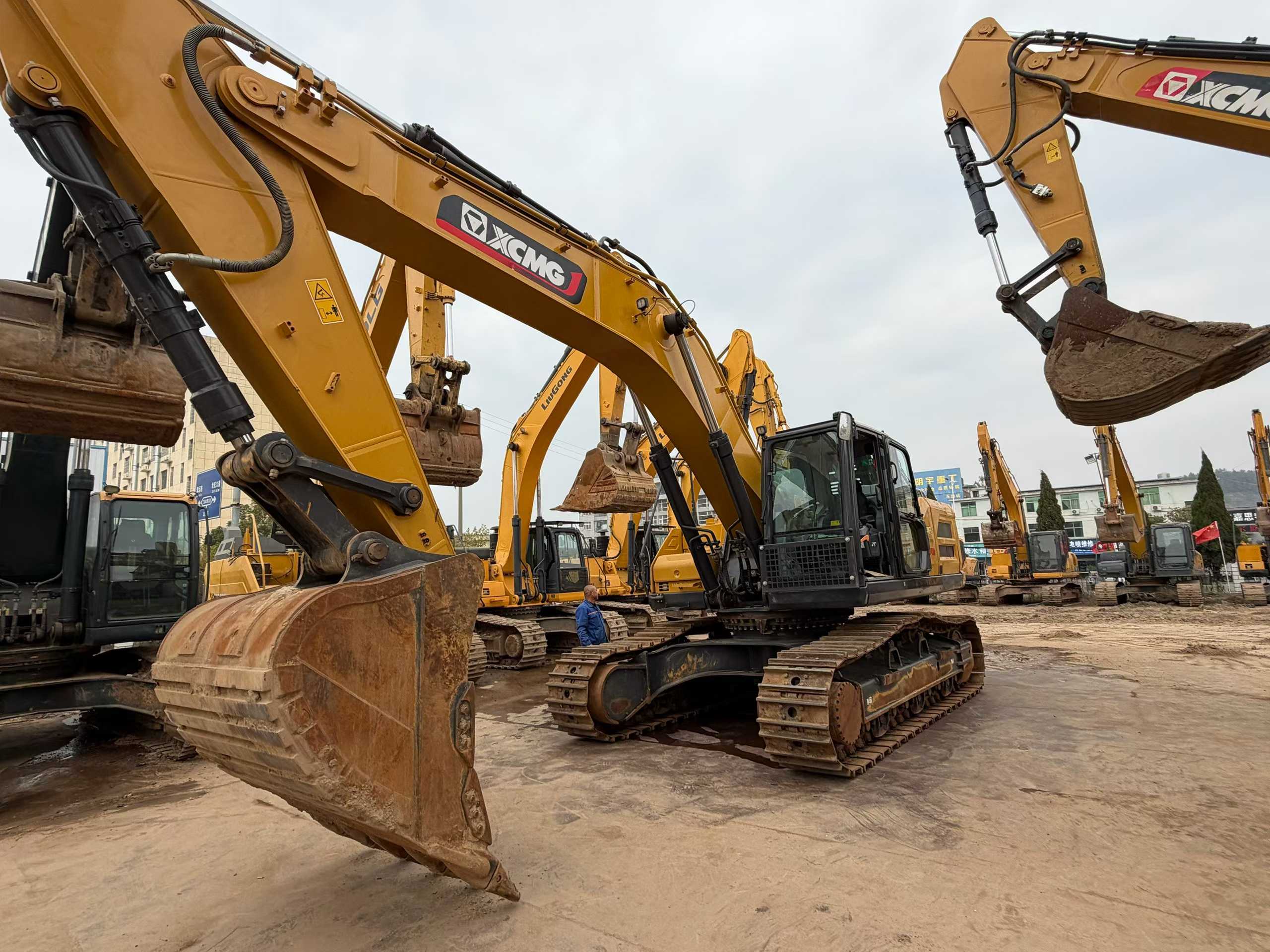 Used XCMG XE80 Excavator 2016 Model / 6
