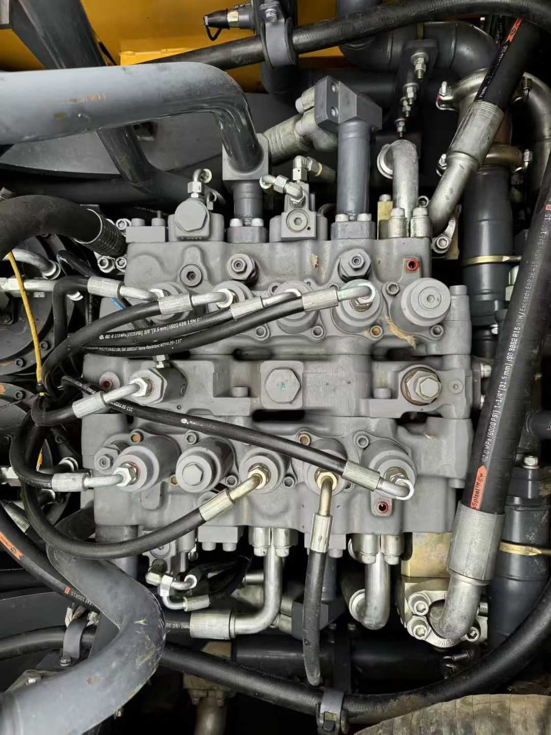 Used XCMG XE750D Excavator 2021 Model / 4