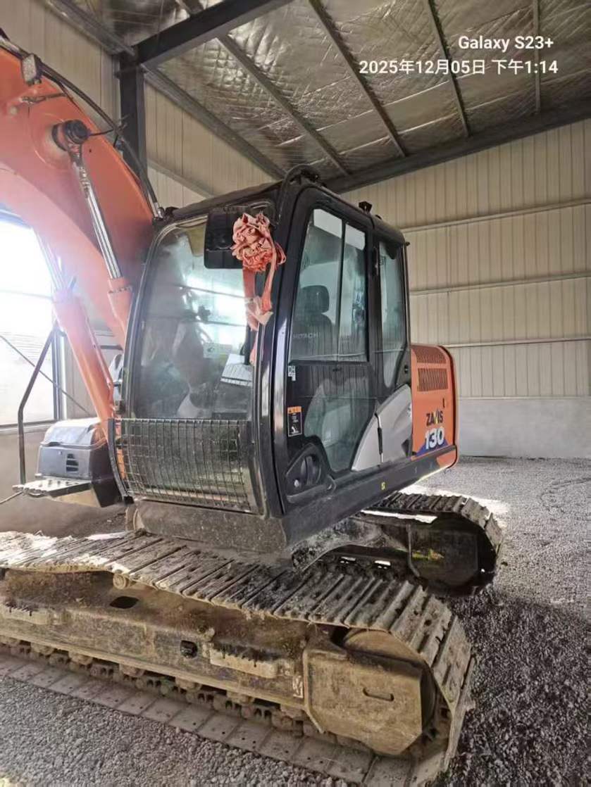 Used Hitachi ZAXIS200 Excavator 2024 Model / 7