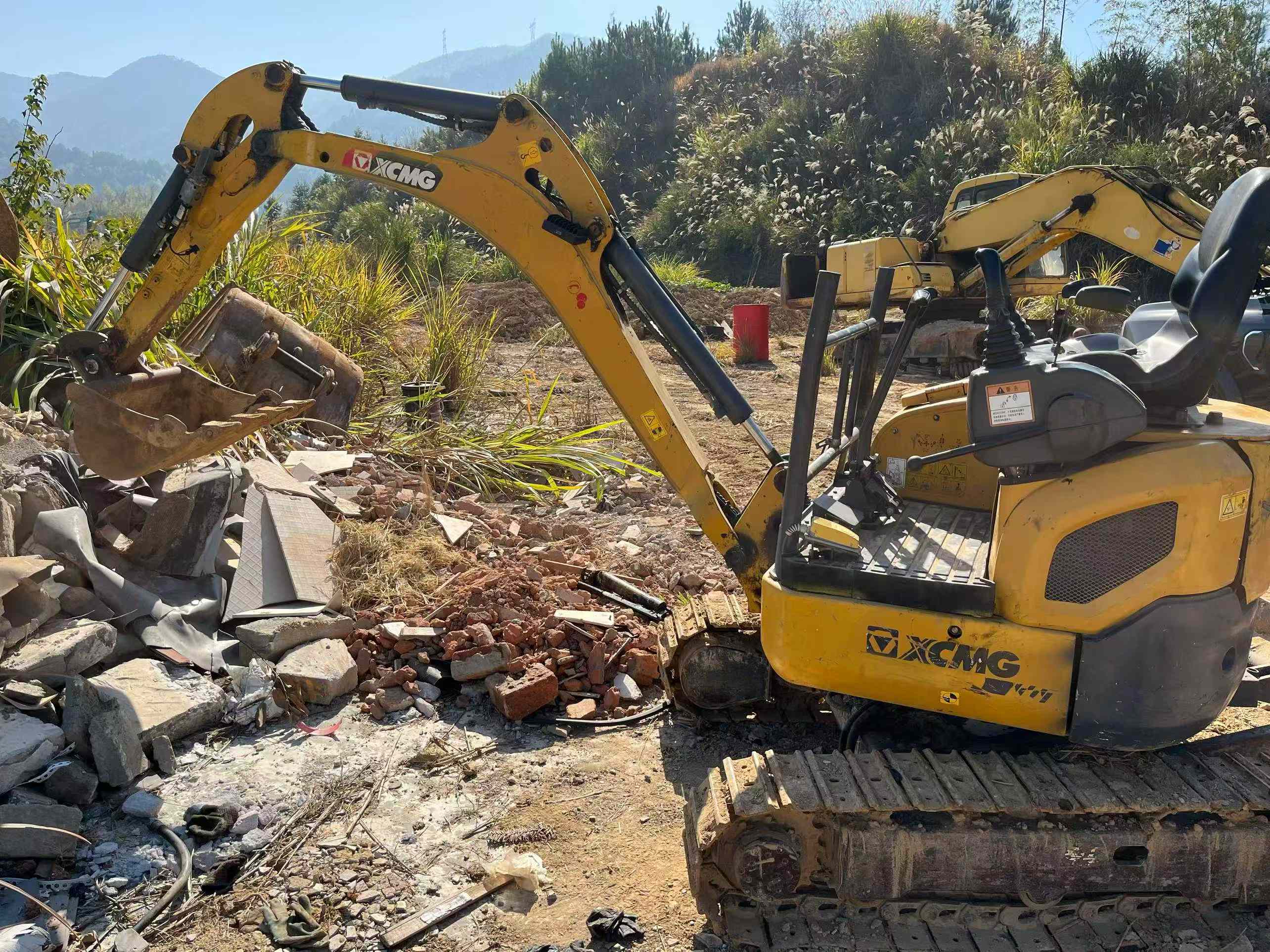 Used XCMG XE15 Excavator 2016 Model / 4