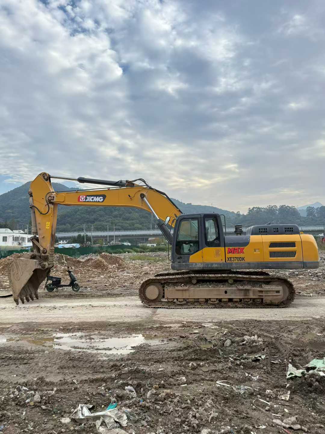 Used XCMG XE370 Excavator 2021 Model / 3