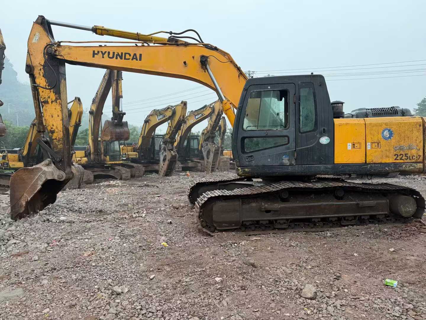 Used Hyundai R225-7 Excavator 2016 Model / 4