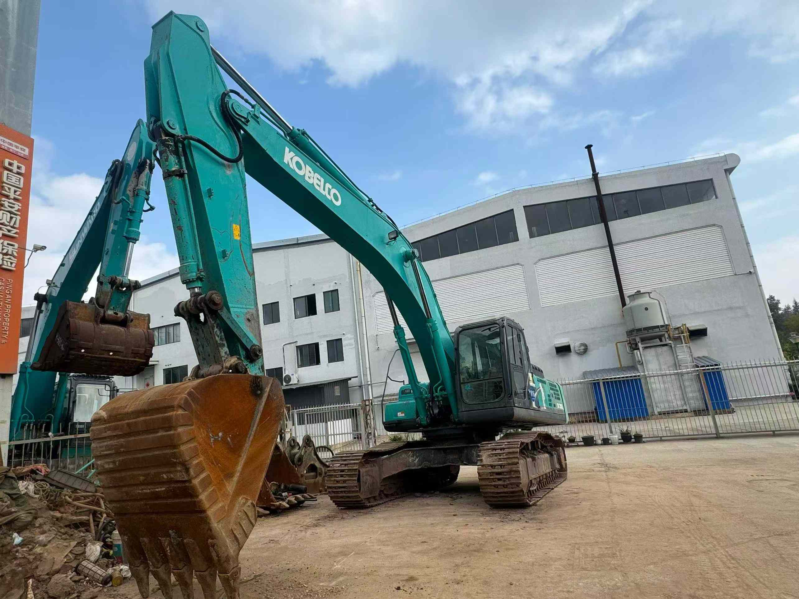 Used Kobelco SK350-8 Excavator 2016 Model / 3
