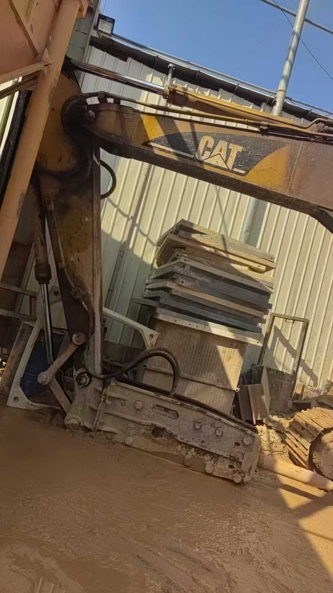 Used Caterpillar CT20 Excavator 2016 Model / 3